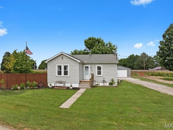 802 Randall Drive, Brighton, IL 62012