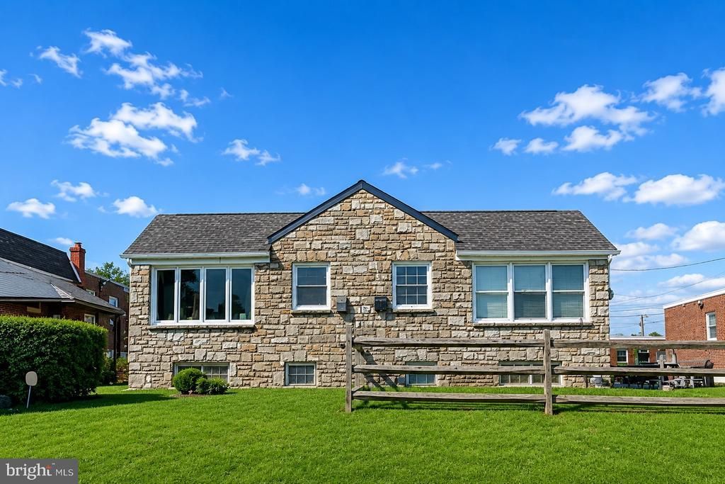 506 GLENN VALLEY DRIVE, NORRISTOWN, PA 19401