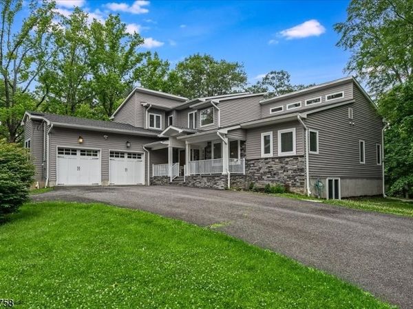 19 Erskine Dr, Morristown, NJ 07960