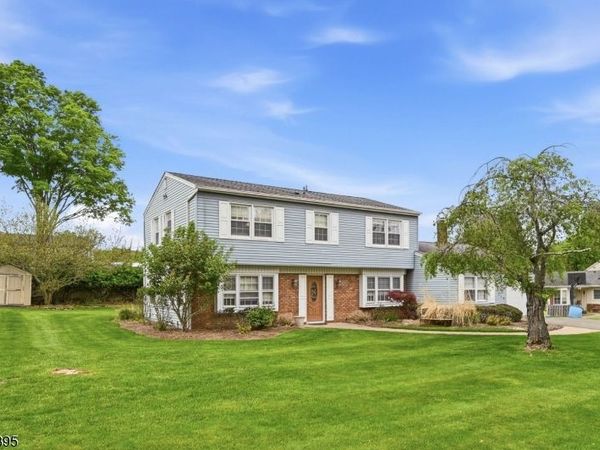 30 Whittier Ln, Oakland, NJ 07436
