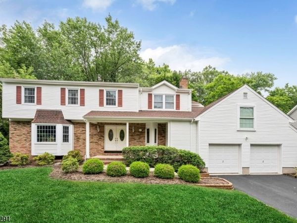 27 Cobblestone Ln, Ramsey, NJ 07446