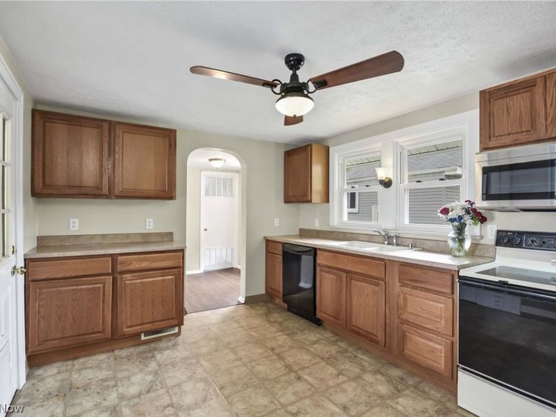 4217 W 227th Street, Fairview Park, OH 44126 Photo 3