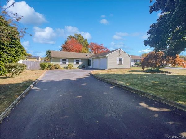 11 Frost Valley Drive , Bellport, NY 11772