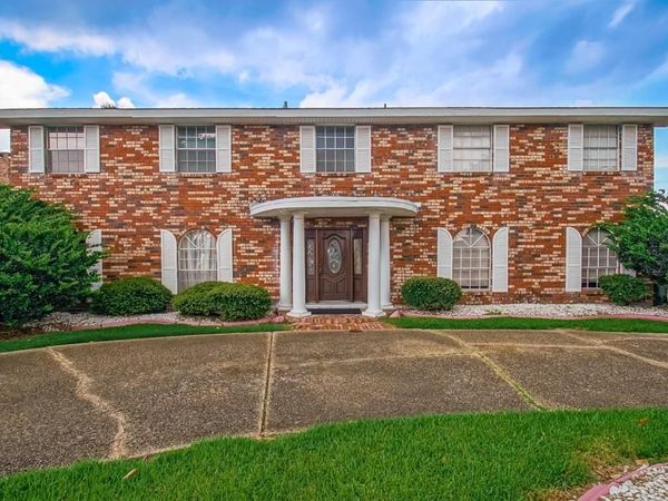 2284 COLOMBO Drive, Harvey, LA 70058