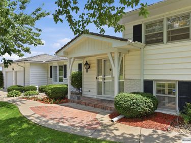 825 S 113th Street, Omaha, NE 68154