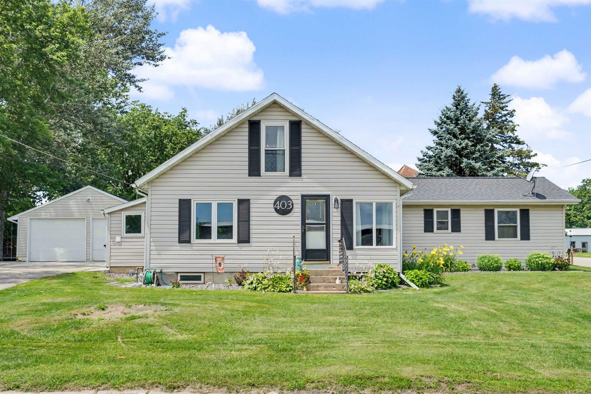 403 5th Street, Delhi, IA 52223 Main Photo