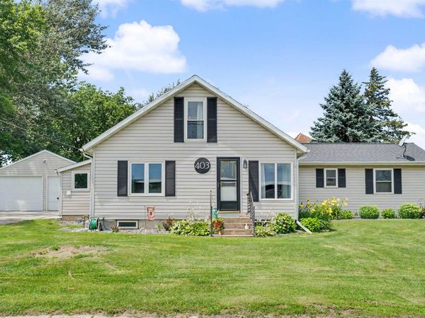 403 5th Street, Delhi, IA 52223