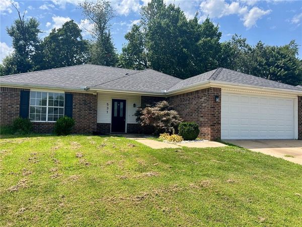 531 Walker Street , Centerton, AR 72719