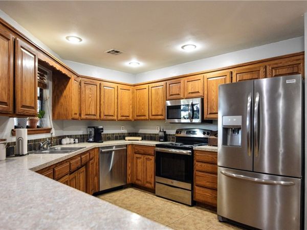 601 Garland Place, Lowell, AR 72745