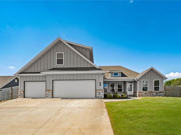 823 Mueller Way , Prairie Grove, AR 72753