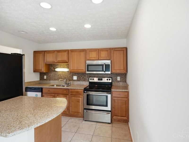 1576 Hazelgrove Drive, Springfield Twp., OH 45240 Photo 11