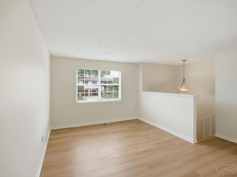 1576 Hazelgrove Drive, Springfield Twp., OH 45240 Photo 7