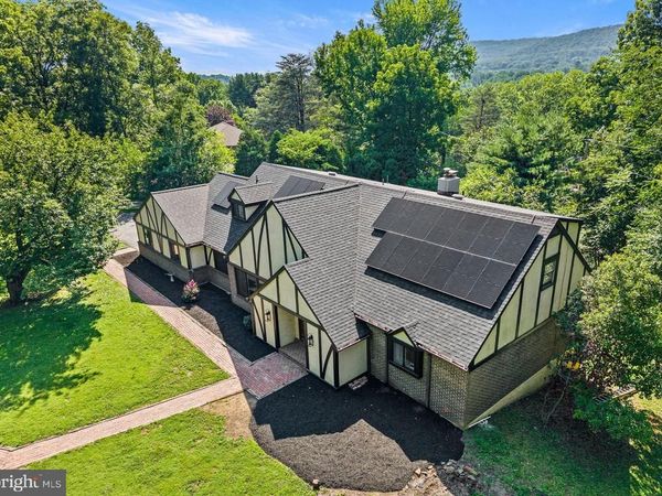 41 DEVON DRIVE, READING, PA 19606