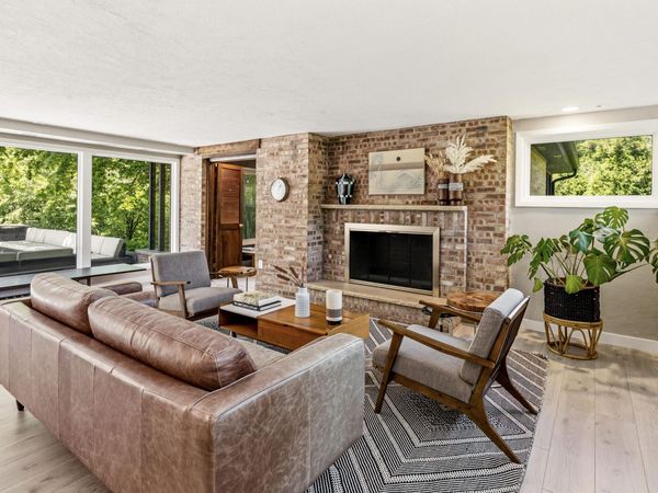 857 E Glenbrook Rd, Bayside, WI 53217