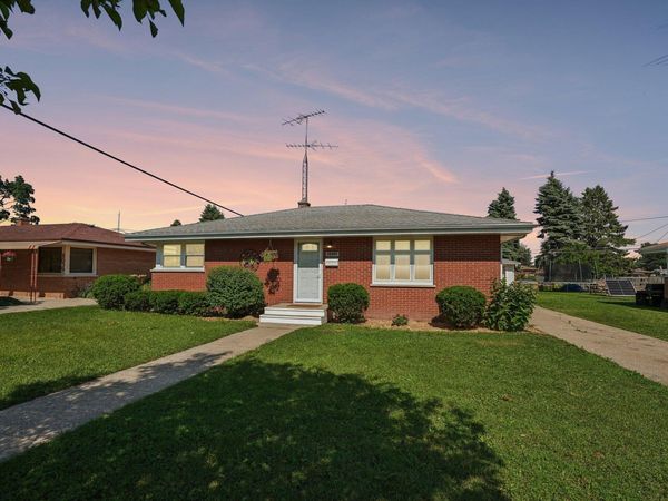 8045 17th Ave, Kenosha, WI 53143