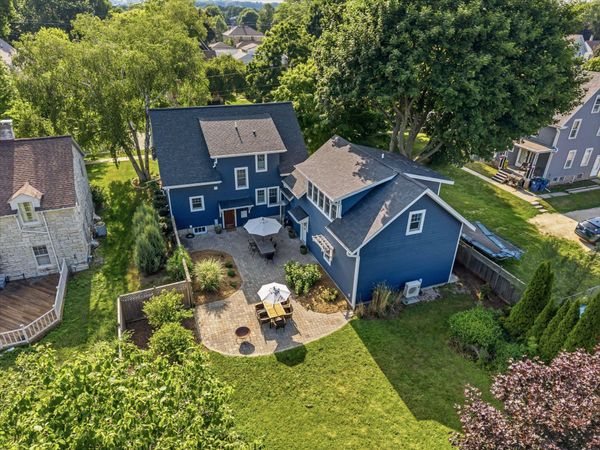 654 N Milwaukee St, Port Washington, WI 53074