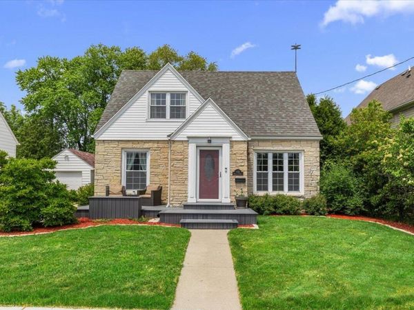 132 E Douglas St, Port Washington, WI 53074