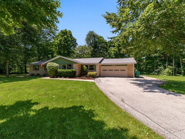 N115W19979 Woodland Dr, Germantown, WI 53022