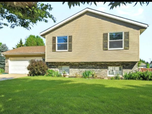 401 Idlewood Ave, West Bend, WI 53095