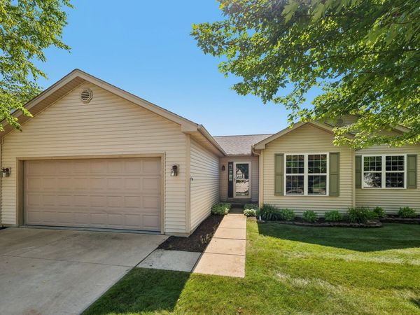 1109 Hickory Ln, Johnson Creek, WI 53094