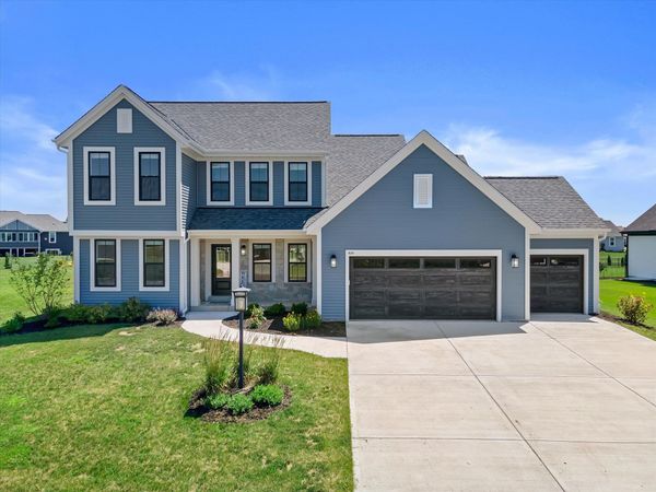 629 Twin Creeks Dr, Dousman, WI 53118