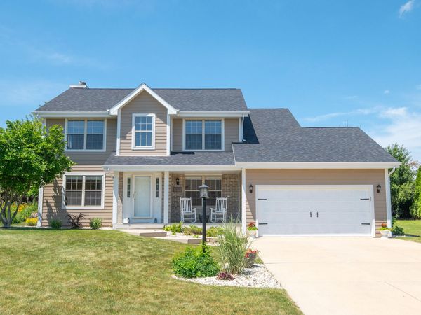 13575 W Foxwood Ct, New Berlin, WI 53151