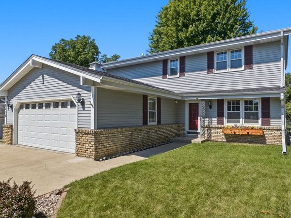 2212 Allen Ln, Waukesha, WI 53186