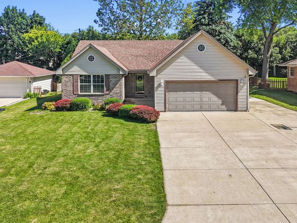 7116 W Carpenter Ave, Greenfield, WI 53220