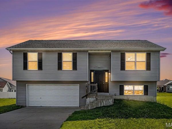 822 Legolas Lane , Wright City, MO 63390