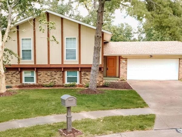 367 Napoli Court, Ballwin, MO 63021