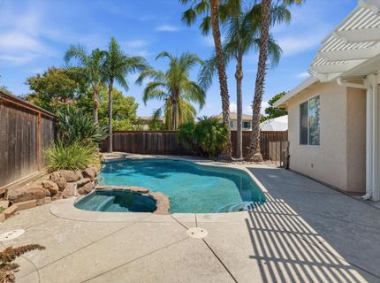 9445 Brookmont Ct, Elk Grove, CA 95624 Photo