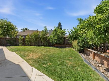 9445 Brookmont Ct, Elk Grove, CA 95624 Photo