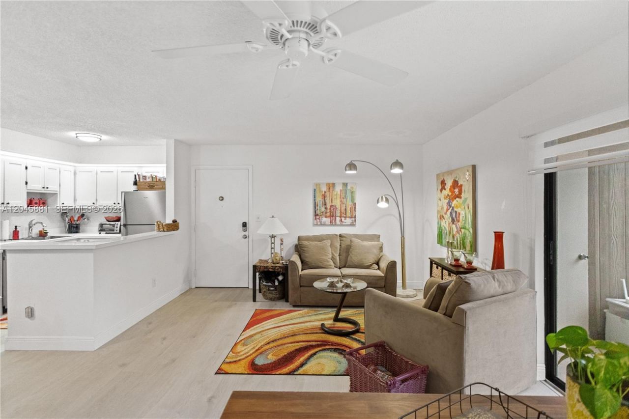 9930 S Belfort Cir, Unit 105, Tamarac, FL 33321 Photo
