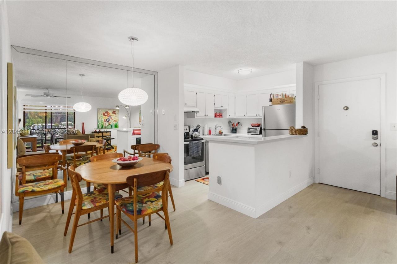 9930 S Belfort Cir, Unit 105, Tamarac, FL 33321 Photo