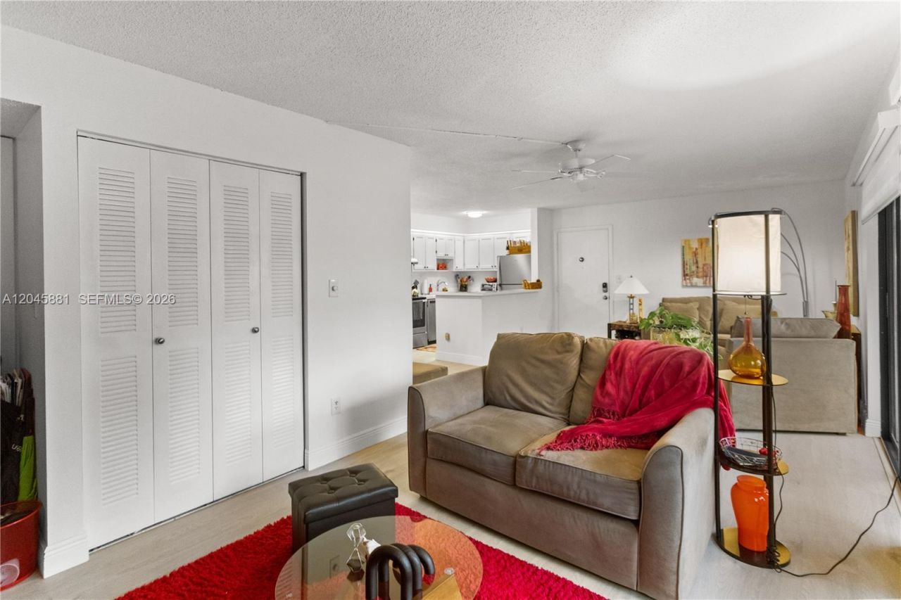 9930 S Belfort Cir, Unit 105, Tamarac, FL 33321 Photo
