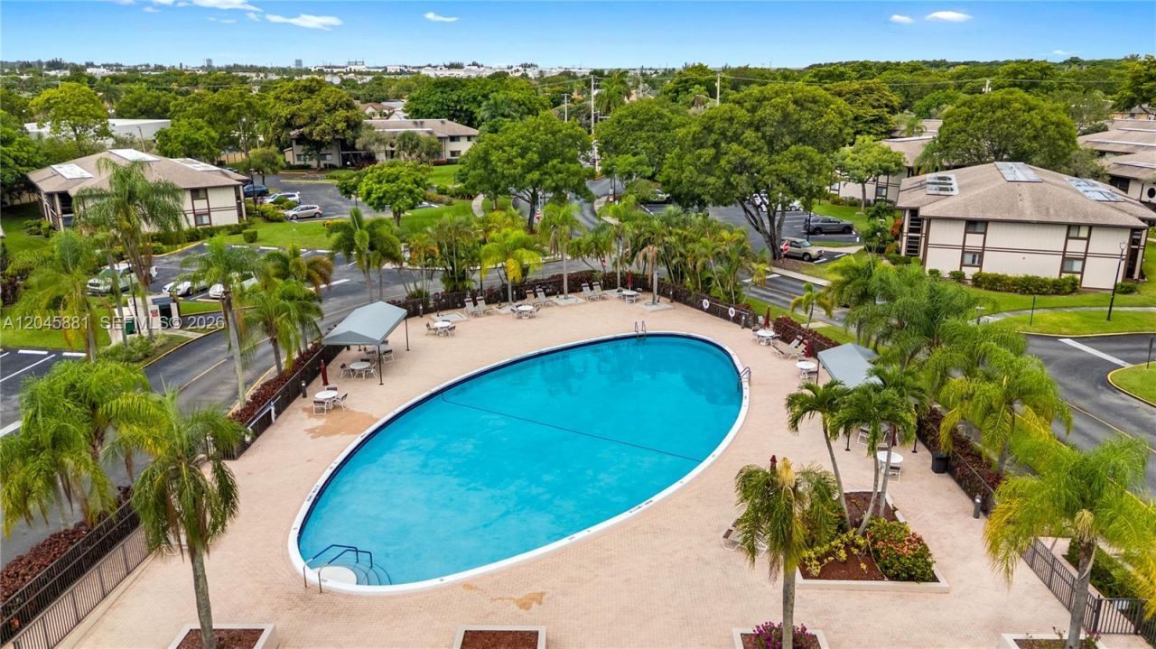 9930 S Belfort Cir, Unit 105, Tamarac, FL 33321 Photo