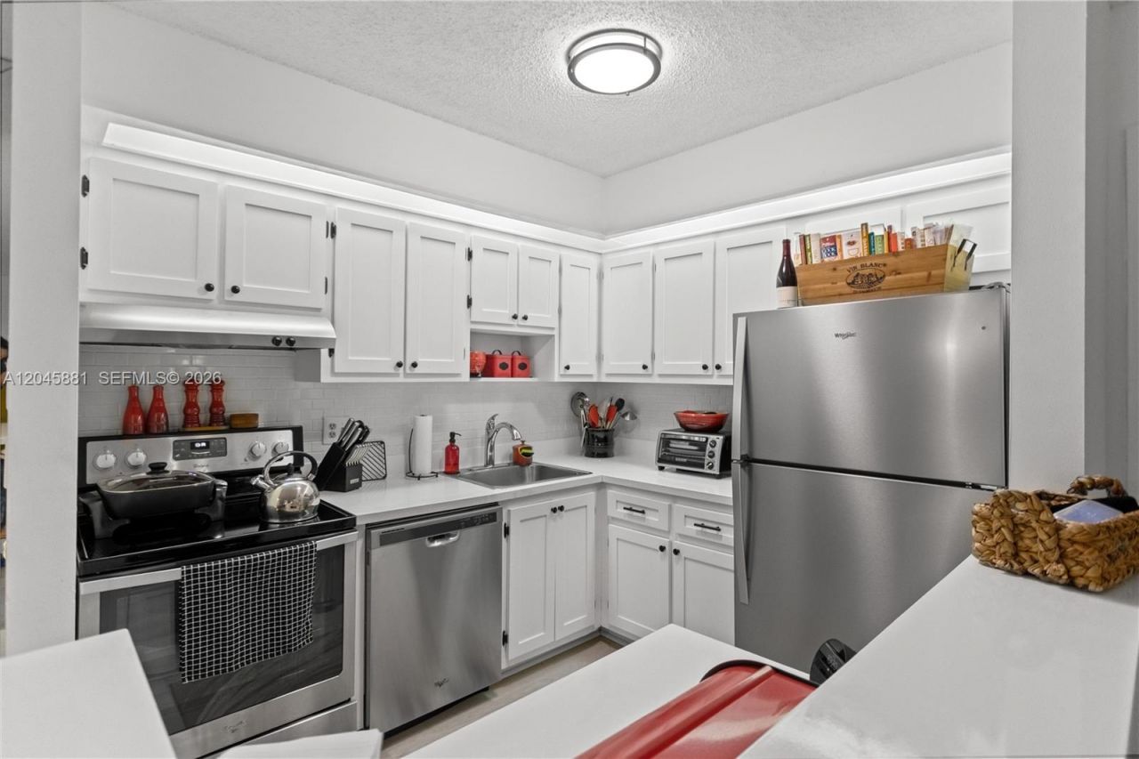 9930 S Belfort Cir, Unit 105, Tamarac, FL 33321 Photo