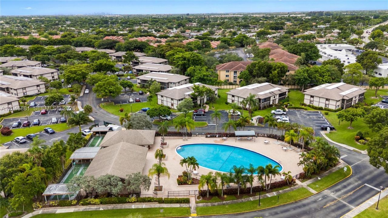 9930 S Belfort Cir, Unit 105, Tamarac, FL 33321 Photo