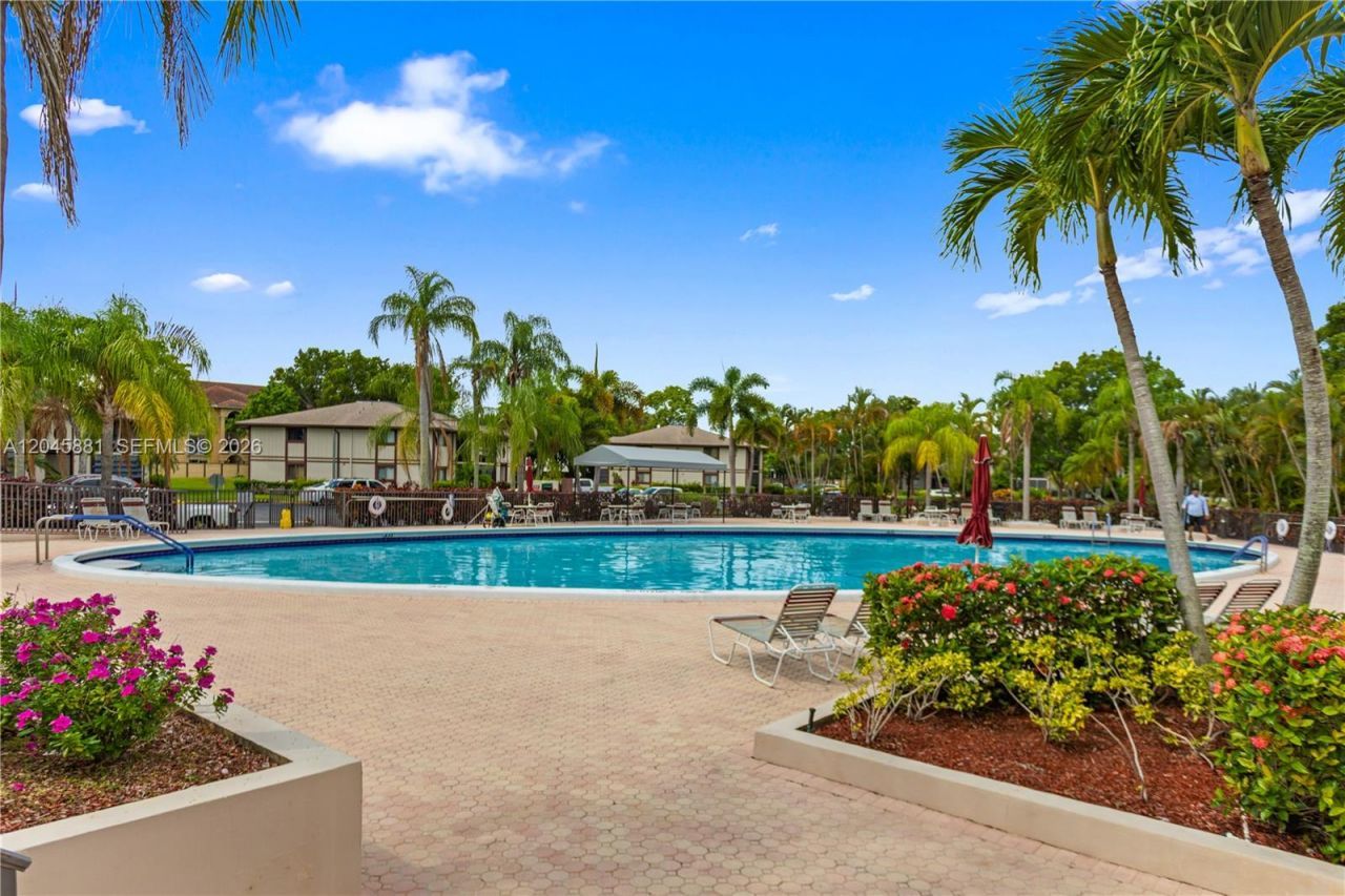 9930 S Belfort Cir, Unit 105, Tamarac, FL 33321 Photo