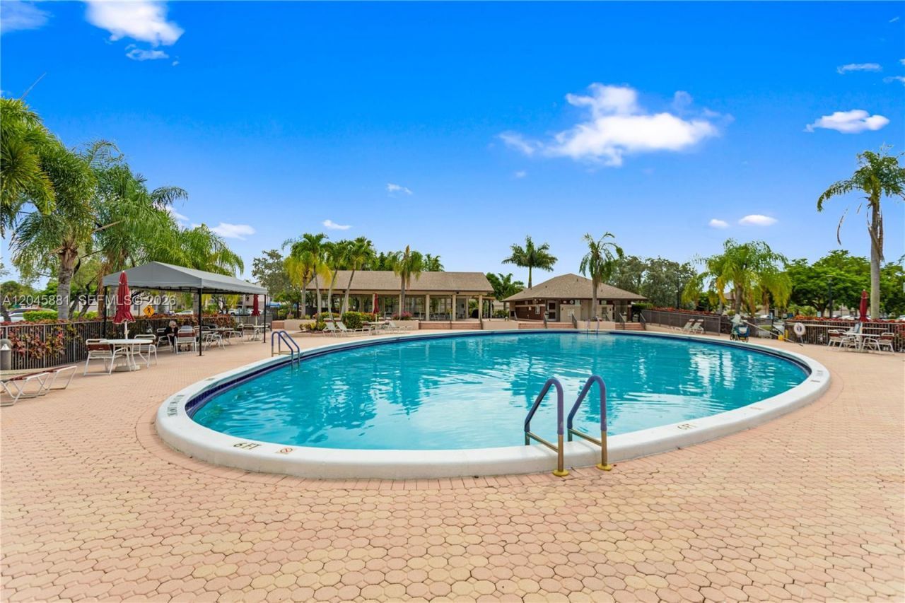 9930 S Belfort Cir, Unit 105, Tamarac, FL 33321 Photo