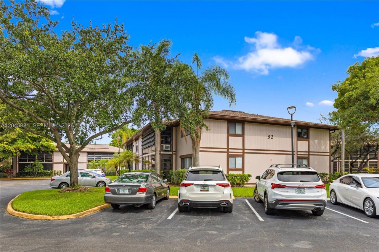 9930 S Belfort Cir, Unit 105, Tamarac, FL 33321 Photo