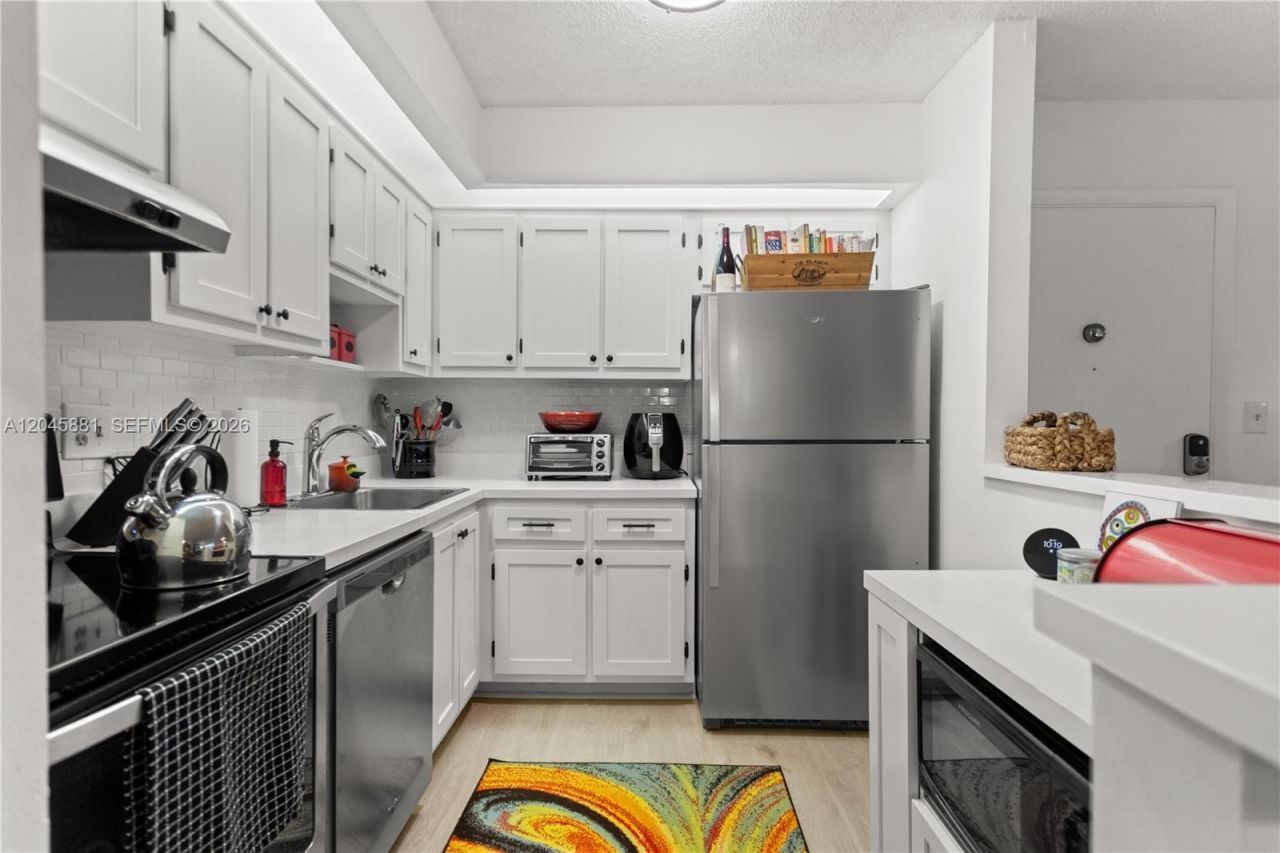 9930 S Belfort Cir, Unit 105, Tamarac, FL 33321 Photo