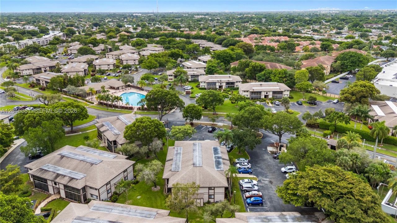 9930 S Belfort Cir, Unit 105, Tamarac, FL 33321 Photo
