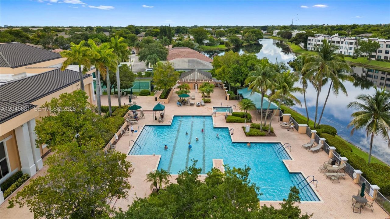 9930 S Belfort Cir, Unit 105, Tamarac, FL 33321 Photo