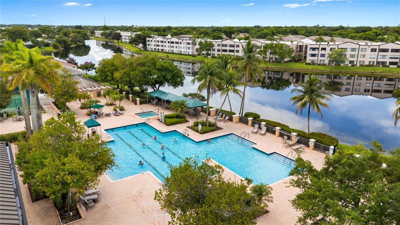 9930 S Belfort Cir, Unit 105, Tamarac, FL 33321 Photo