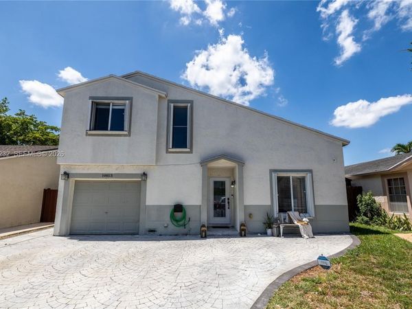 19853 NW 64th Pl , Hialeah, FL 33015