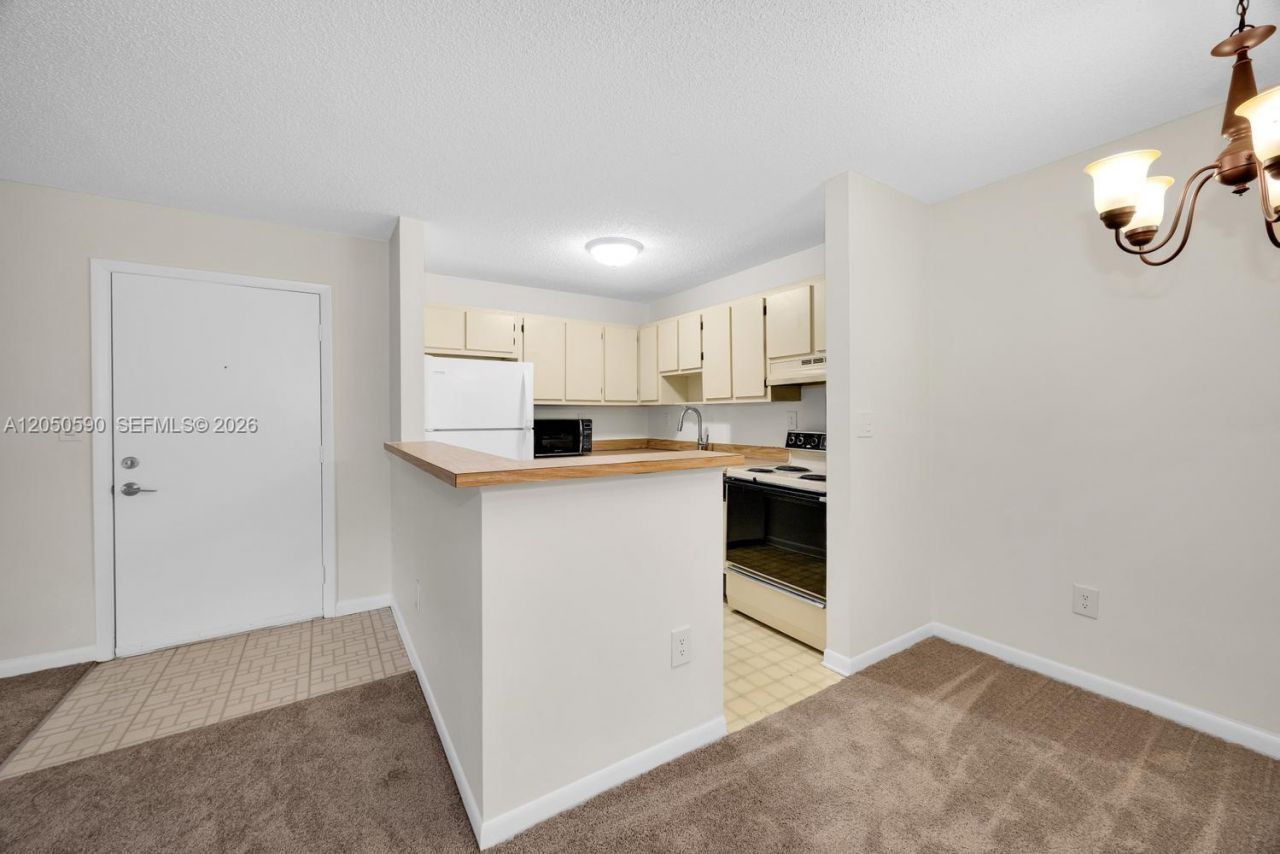 9711 Hammocks Blvd , Unit 108-K, Miami, FL 33196 Photo