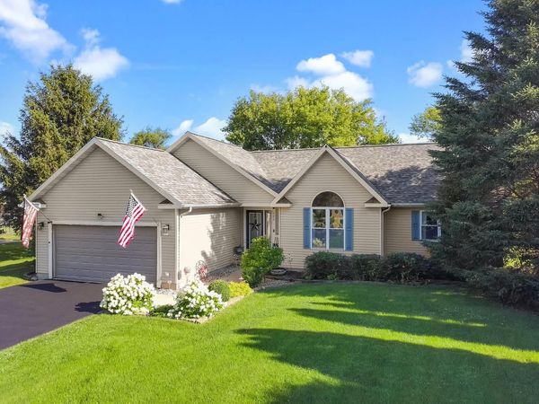 522 Valencia DRIVE, Delavan, WI 53115