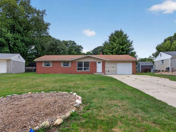 564 Birchwood Street, Jackson, MI 49203