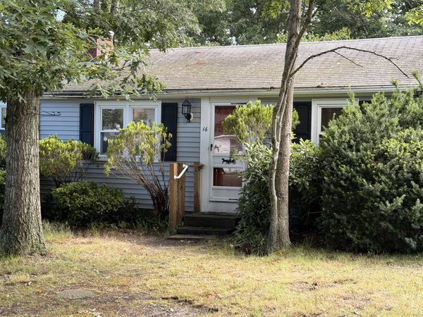 16 Lake Road E, West Yarmouth, MA 02673